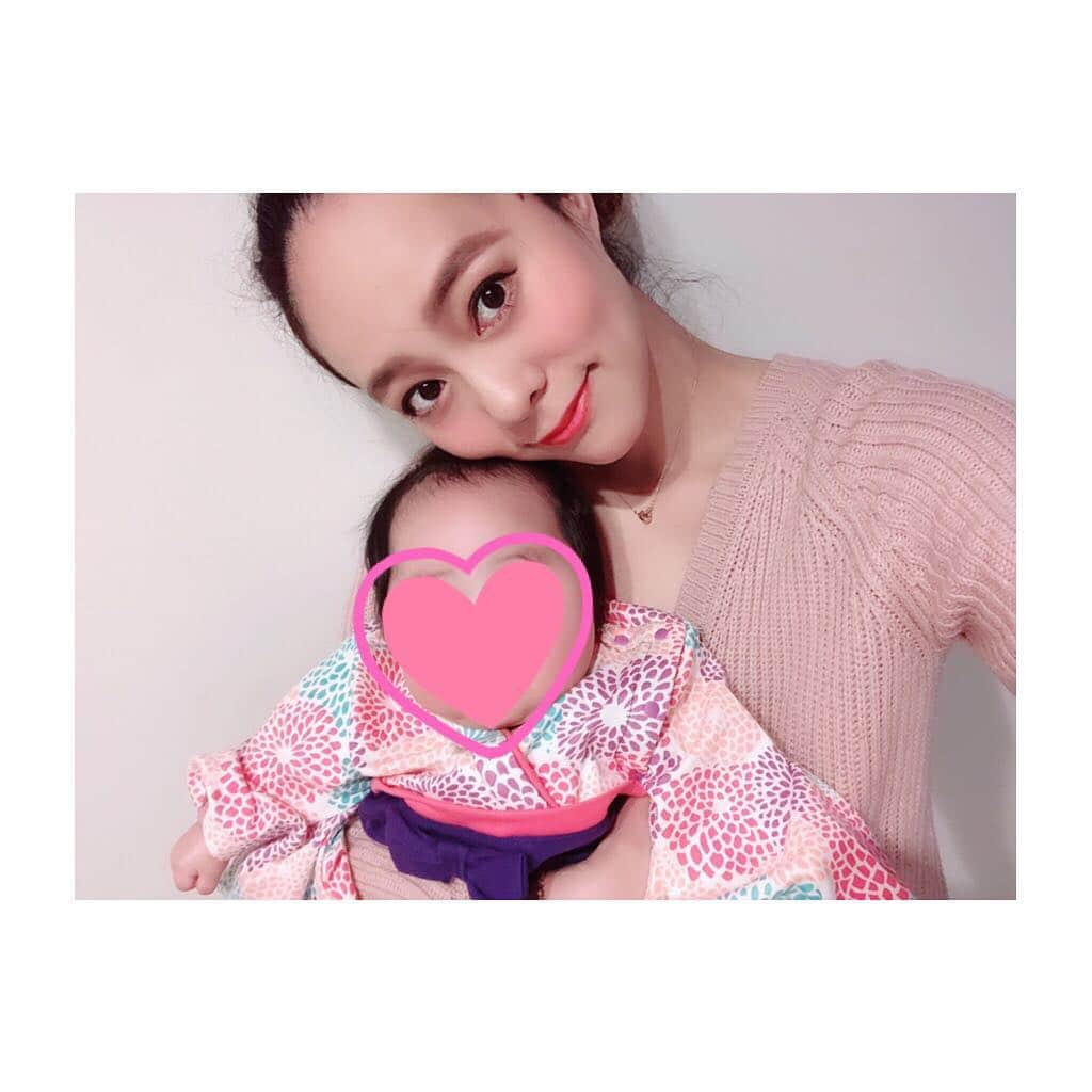 竹澤萌子のインスタグラム：「初節句🎎🌸🌸 明後日で5ヶ月になるよ〜👶💕 あ！先ほどの番組、見たよーって連絡くれた方々、ありがとうございます〜🙏📺❤️❤️❤️ #初節句#ひな祭り#生後5ヶ月#女の子ベビー#袴オール#ママ#子育て奮闘中#寝返り祭り#毎日あっという間」