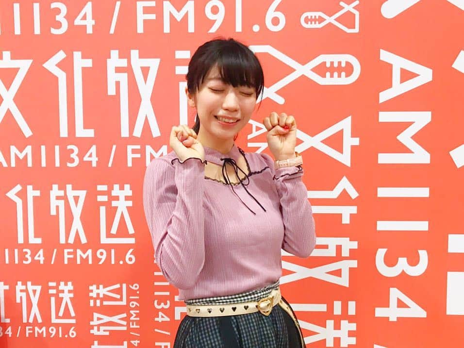 ぱいぱいでか美のインスタグラム：「今日は文化放送「大竹まことのゴールデンラジオ」出演させて頂きました！ 明日は大阪で出版イベント！待ってます♡ ꙳ #文化放送 #1134golden #桃色の半生 ꙳ 文化放送に出演するの初めてでしたー！ 建物に踏み入れる瞬間ありえん高揚感と緊張感がありました！ 3月6日という今日この日に 文化放送に初出演できたこと とってもとってもとっても嬉しかったです！ 大竹まことさんも壇蜜さんもすごく優しくて 楽しくお話しさせて頂きました。 私が出演したコーナーはポッドキャストにもあがってますし 番組全体もラジコでタイムフリーを使えば一週間聴けますので是非！ 番組内でも紹介していただいた「桃色の半生！〜仲井優希がぱいぱいでか美になるまで〜」も好評発売中印税生活まっしぐらなので是非！笑 明日はそんな本の出版イベントを大阪で行いますのでこちらも是非！ ぜひぜひぜひ！ 今日は服も時計も靴下も桃色でした♡ 明日は何着て大阪いこっかなー。」
