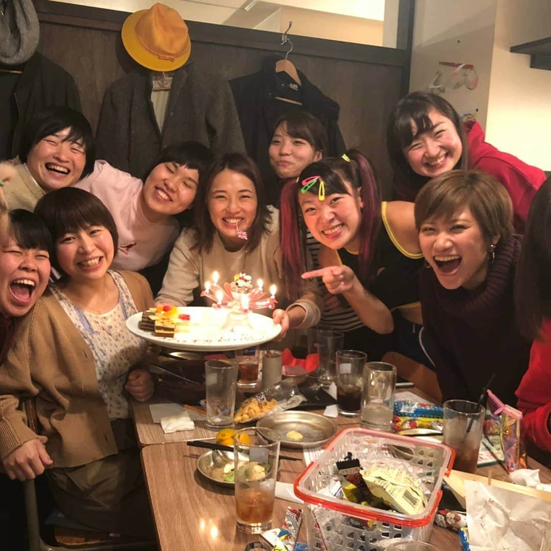 のインスタグラム：「ちょっと前にあった愛する加納さんの誕生日会♡時間一瞬過ぎた♡おめでとうございます!素敵な1年になりますように! 次は花見じゃー(((o(*ﾟ▽ﾟ*)o))) #加納さん#Aマッソ #きくはらさん#TOY #フワさん#フワちゃん #ノディさん#ツヨシっ! #あんつ先生#まいあんつ #かりこるさん#フタリシズカ #青山さん#サニーサイド #ゆうき#らびっとビーチ #敦美#シロクマズ# #濱田さん#K-PRO ↑頑張った。笑」