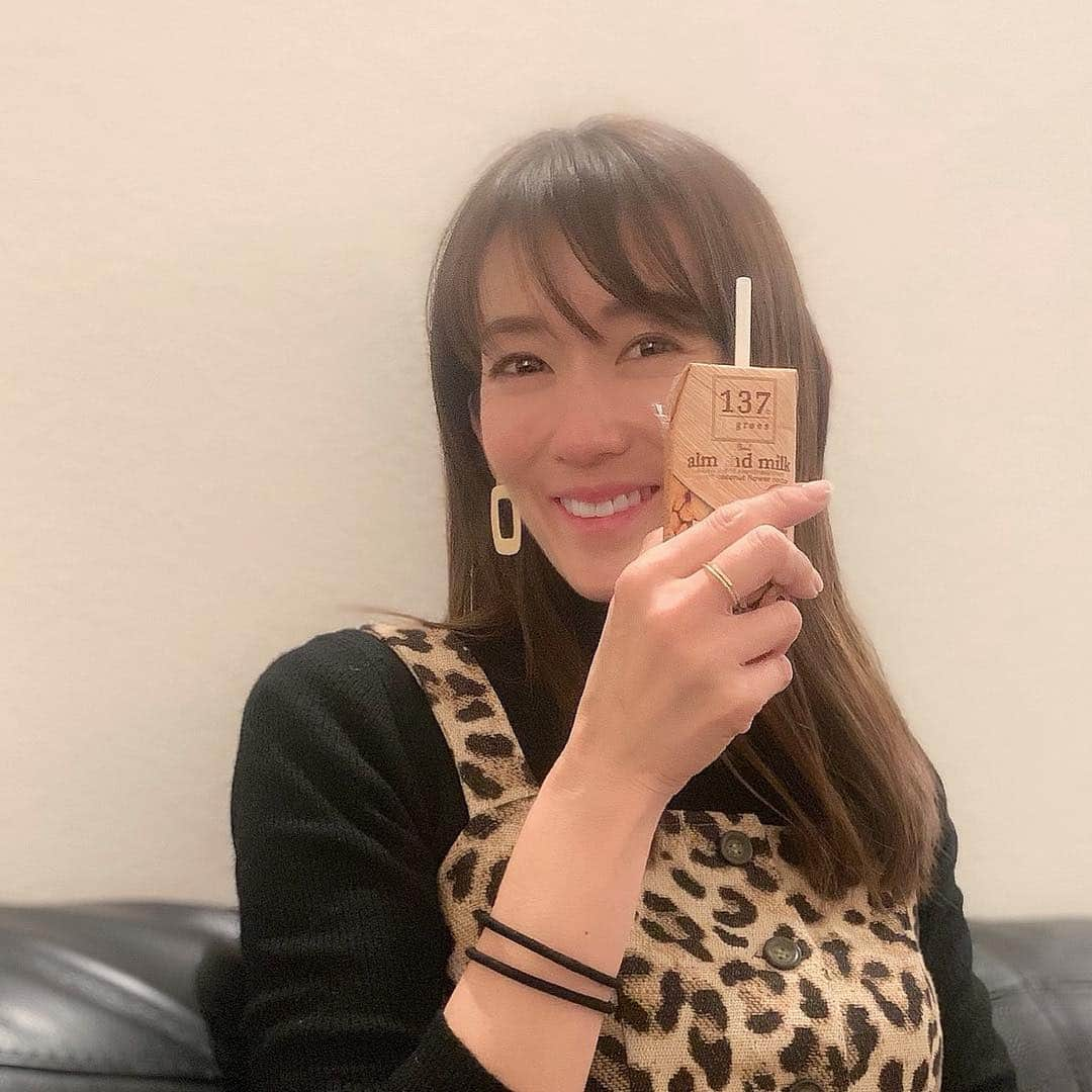 大河内奈々子さんのインスタグラム写真 - (大河内奈々子Instagram)「夜のおやつ♡ このアーモンドミルクがお気に入り☺︎ ・ #牛乳は苦手だけど  #アーモンドミルク は #好き  #夜のオヤツ  #美容にもいい」3月6日 17時01分 - nanakoohkouchi