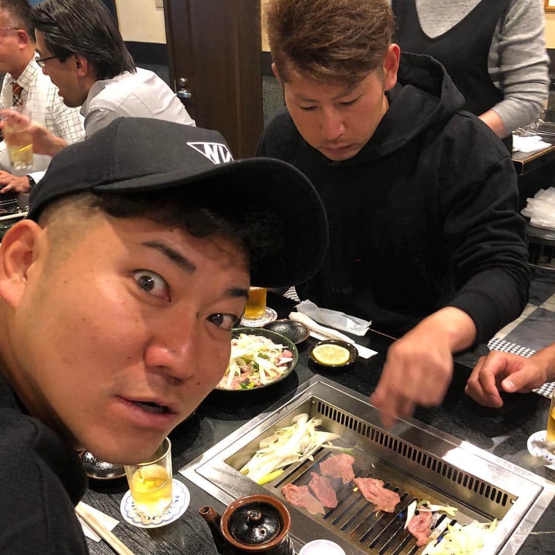 中田翔さんのインスタグラム写真 - (中田翔Instagram)「昨日の飯〜！！久々にともみんに会ったな！！相変わらずおもろかったわ！！笑笑 今年みんな頑張ろう！！を言いまくってた！笑 嬉しい事も悔しい事も共に分かち合える仲間との食事は時間がどんだけあっても足りんな。。。 #中田翔#高橋朋己#加藤貴之#石川亮#仲間#焼肉#北海道日本ハムファイターズ#埼玉西武ライオンズ」3月6日 17時26分 - shonakata_official