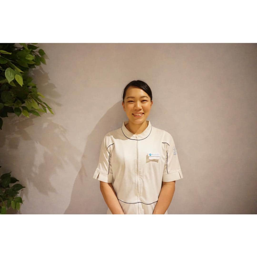 のインスタグラム：「【セラピスト紹介】 ラフィネグループチアダンス部『Feliz』のメンバー、ラフィネ　新宿サブナード店の谷日向子さんをご紹介します♪ Q、セラピストになったきっかけは？ 就職活動の一環でラフィネに行き、セラピストというステキな職業があるんだと知りました。人を癒やすプロとはなんだろうと心惹かれセラピストになることを決めました。 Q、セラピストの楽しいところは？ お客様の反応を直に感じられることができて嬉しいです。個性豊かなセラピストが勢揃いのお店なので毎日刺激があり、わいわい楽しく仕事をしています！ Q、チアダンス部に入ったきっかけは？ 学生時代ずっと部活動をしていましたが、社会人になって誰かと運動する機会がなく、そんな時にチアダンス部結成の話があったので入部しました。 Q、趣味・マイブームはなんですか？ 果物たくさんのパフェを見つけて食べることです！ Q、最後に一言！ チアダンス部『Feliz』の認知度はまだまだだと思います。 ホームぺージに動画などもアップしておりますのでぜひ一度ご覧になってください！ イベントの出演依頼もお待ちしております。 活動の幅を広げて、笑顔を広げていきたいです！ 応援よろしくお願いいたします。  谷日向子さん、ありがとうございました♪ #raffine#ラフィネ#relaxation#リラクゼーション#癒やし#癒し#セラピスト#チア#チアダンス#チアセラピスト#ダンス#dance#Feliz#果物#パフェ#新宿#新宿サブナード#shinjuku」