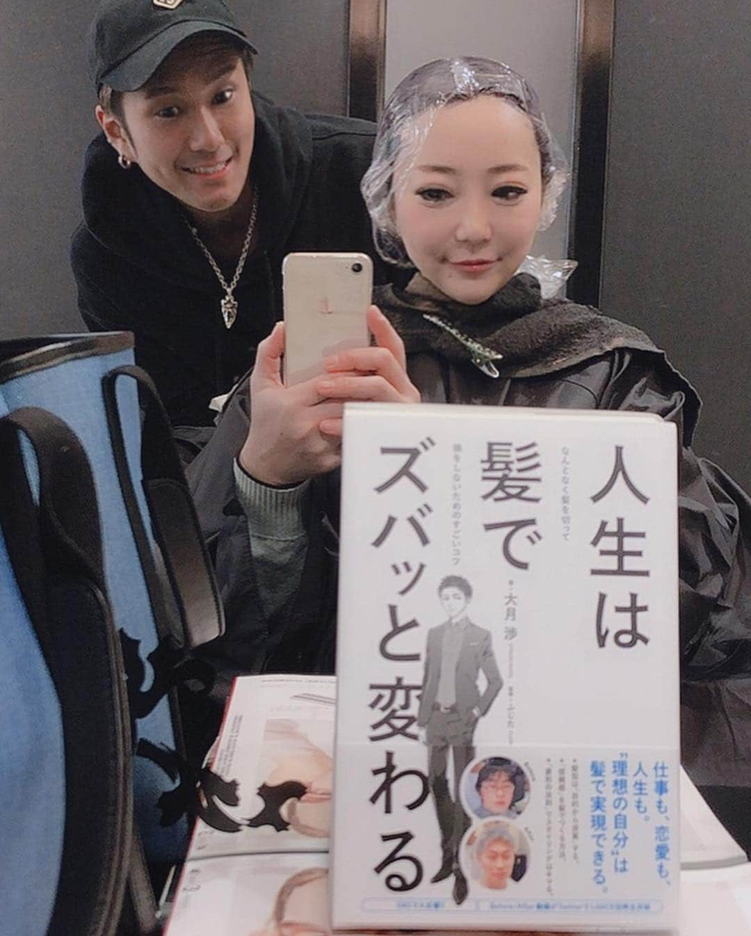 鮎川りなさんのインスタグラム写真 - (鮎川りなInstagram)「@l.dorado_hair_salon  大体行くとき部屋着にすっぴんで行くから逆にちゃんとして行ったら今日なんかあるのかなと思われてしまうらしいw ちなみに今日のニットの柄はフレンチブルです🤣 そして今回の髪色はピンクアッシュだそうです。 サラサラのウルフにしてもらったしつっくんポーズで写真も撮れたし久々に渋谷に行ったらちょっと迷ったしw @satoshitsujii いつもありがとう❤️❤️」3月6日 18時44分 - ayurina_oy