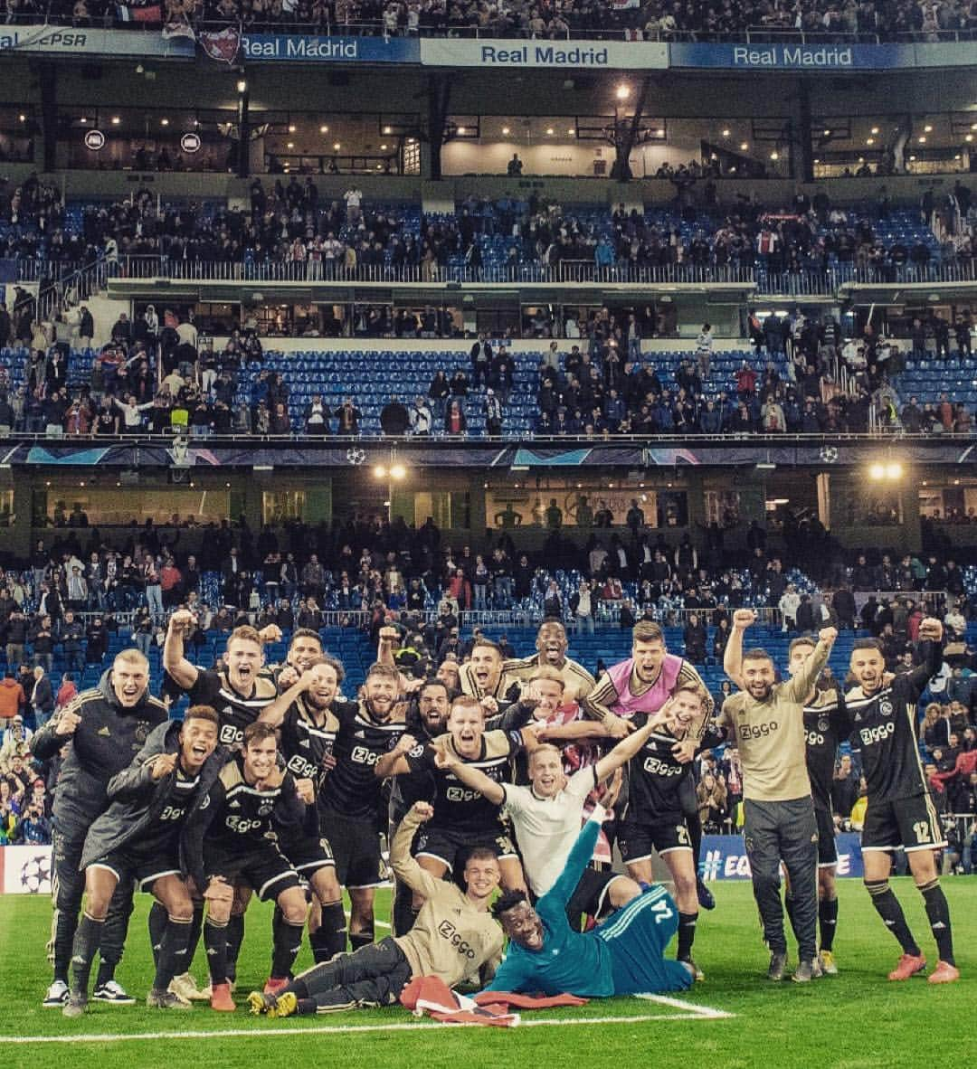 ラセ・シェーネさんのインスタグラム写真 - (ラセ・シェーネInstagram)「WHAT A NIGHT! #reaaja #championsleague #team」3月6日 20時21分 - lasse.schone