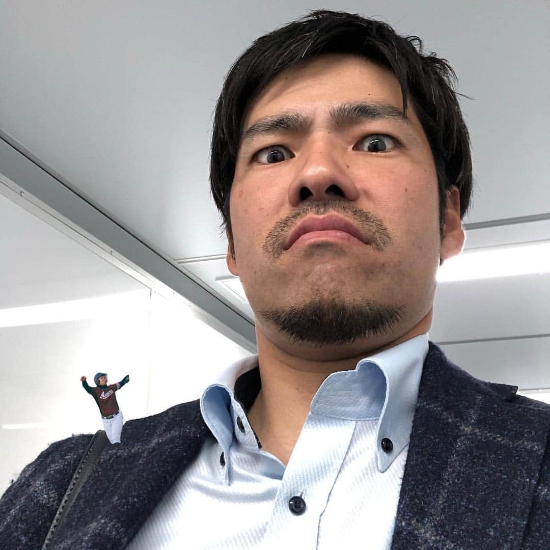 のインスタグラム：「2月キャンプシーズンに沖縄出張したかったなう。 #めんそーれ #宜野湾 #沖縄花粉とんでない #シングルがツインに変わって嬉しい #白ユニ500円」