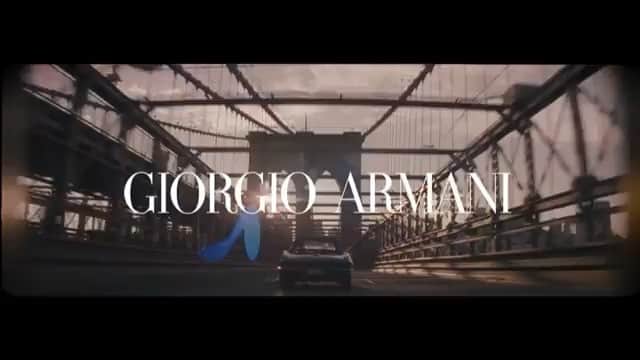 リード・モラノのインスタグラム：「Here’s a short film that @vancityreynolds & I made for @armanibeauty with @e.l.o.d.i.e.y.u.n.g that I hope evokes that feeling when someone you know drives you completely nuts but then you realize you might actually want them - or maybe you just can’t get enough of their smell...either way you know what I’m talking bout, guyssssssss. #ithinkwebrokethecode #Repost @vancityreynolds · · ·  Short film for #armanicode directed by the brilliant @reedmorano — starring my friend @e.l.o.d.i.e.y.u.n.g and me. I’m a huge fan of Reed and everything she makes. And we had a lot of fun making a fragrance ad stand out in a different way. @ArmaniBeauty  DP: Adam Arkapaw Prod Designer: @shane.valentino  Editor: Sam Sneade @speade_editors  Stylist: @ilariaurbinati  Colorist: @tomopoole  Prod: @hils.alive #ninaschiffman @banditsprod  @pulsefilms @company_3」
