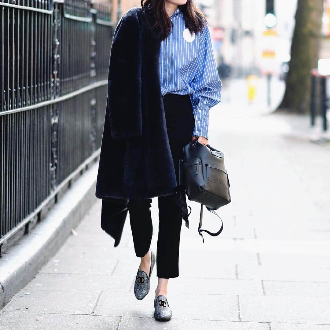 辻莉紗子のインスタグラム：「今日のコーディネート👗普段あまりバックパックは持たないのですが、ラバーレバー素材でかっちりしたスタイルにも合うスタイルが気に入りゲット🎒❤️#London #outfit #fashion #coordinate #instalook #hunteroriginal」