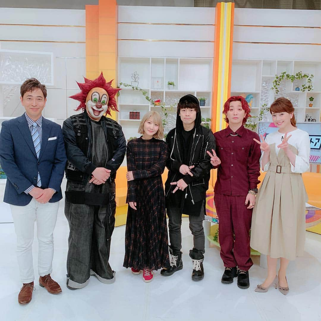 新垣泉子さんのインスタグラム写真 - (新垣泉子Instagram)「『SEKAI NO OWARI』にお目にかかれる日が来るなんて、、、！！！ #ももち浜DXストア #sekainoowari #セカオワ #今度の日曜 #放送 #素晴らしく素敵な方々でした #大好き #love #感動 #4年ぶり #2枚 #アルバムリリース #eye #lip」3月7日 8時22分 - motoko.arakaki