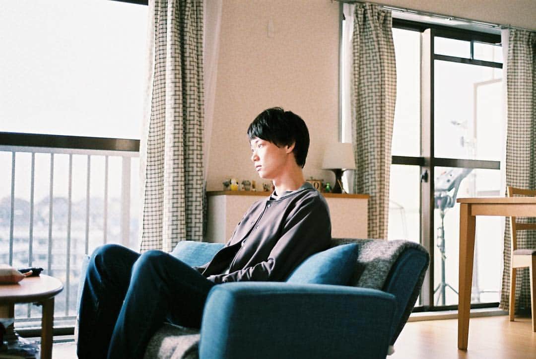 フジテレビ　ドラマ「平成物語」のインスタグラム：「Photo by 石田真澄 @8msmsm8  #平成物語 #笠松将」
