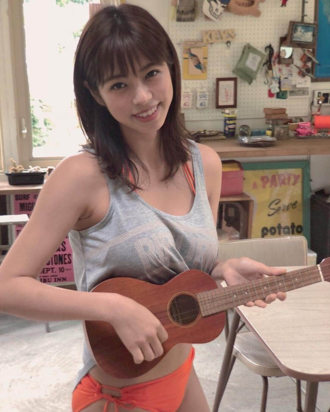 わちみなみのインスタグラム：「直前ですみません！！お知らせ☺︎✨﻿ ﻿ 今夜2:05〜﻿ 日本テレビ﻿ 浜ちゃんが!﻿ 出演させていただきます❗️﻿ ﻿ 2回目、ありがとうございます😭﻿ 豪華すぎる方々とともに、、😰💕﻿ ﻿ わたし、免許持ってないけど車🚗﻿ のエンジンかけちゃいました！﻿ ﻿ 初めてエンジンかけたのベンツ。。笑﻿ ﻿ 是非ご覧ください❗️﻿ ﻿ #浜ちゃんが!﻿ #わちみなみ﻿ #大笑い﻿ #バスでも大笑い」