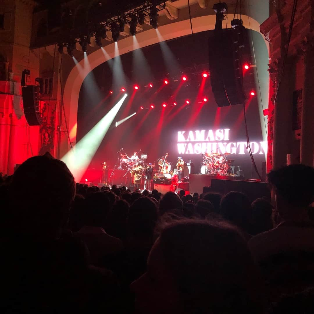 宇多田ヒカルさんのインスタグラム写真 - (宇多田ヒカルInstagram)「Never has a sink made me feel so like a barn animal. And why are the faucets on the side?! #o2brixtonacademy」3月7日 0時38分 - kuma_power