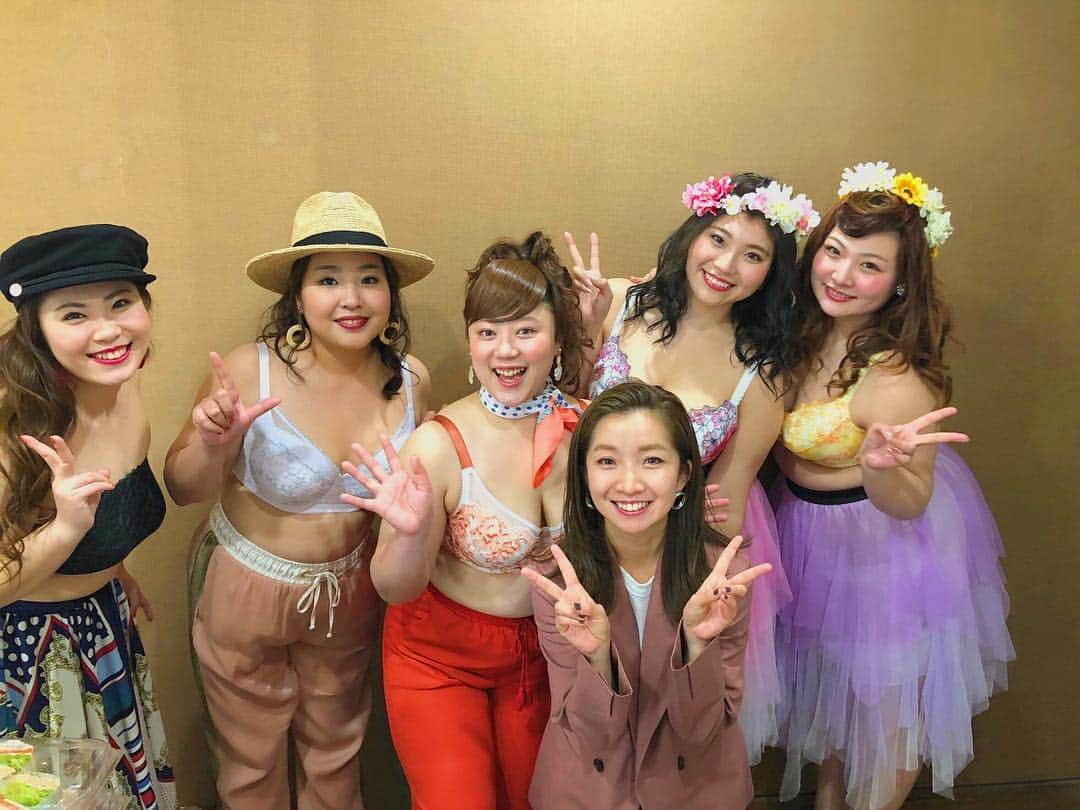 大瀧彩乃さんのインスタグラム写真 - (大瀧彩乃Instagram)「・ きっと日本初🔥 大きいサイズの下着ファッションショー『Wacoal x la farfa  ラファーファ下着ラボ』 が開催されました👙  お揃いの下着はリンクコーデにしたり、モデルちゃんたちの個性とテーマに合わせてリアルクローズに近いものでコーディネートしました👗  今回参加してくださった読者の皆さんにも楽しんでいただけたようで、とーっても素敵なイベントになりました！  ワコールさん、ラファーファさん、モデルのみんな、このショーに携わっていただいたスタッフの皆様、ありがとうございます🙏💕 ・  #モデルプレス さん、#WWD さん、#Fashionsnap さんにも記事を載せていただいているので是非ご覧ください🙋‍♀️ ・ ・  協賛 @krispykremejapan 🍩 @moninjapan 🥤 ・ #ワコール #ラファーファ #ぽちゃリーゼ #stylingbyme #plussize #ラファーファ #ぽっちゃり」3月7日 0時52分 - _ayanootaki_