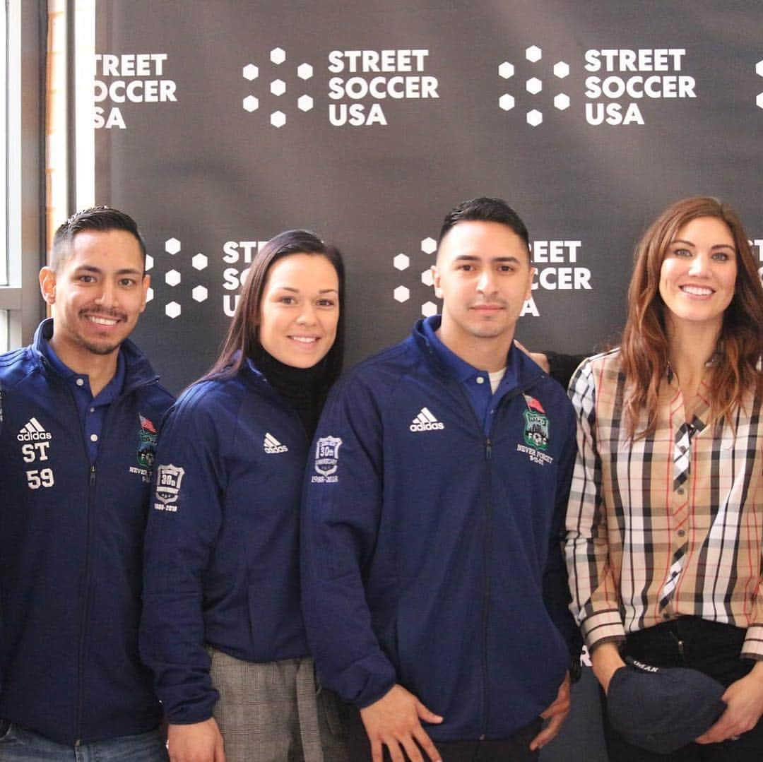 ホープ・ソロさんのインスタグラム写真 - (ホープ・ソロInstagram)「What a memorable day with @streetsoccerusa in a room full of people who care about making change and using the power of the game to transform lives. Proud to be part of your mission and so humbled by all your support in the fight for #equalpay.」3月7日 5時31分 - hopesolo