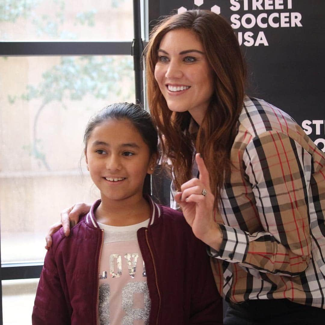 ホープ・ソロさんのインスタグラム写真 - (ホープ・ソロInstagram)「What a memorable day with @streetsoccerusa in a room full of people who care about making change and using the power of the game to transform lives. Proud to be part of your mission and so humbled by all your support in the fight for #equalpay.」3月7日 5時31分 - hopesolo