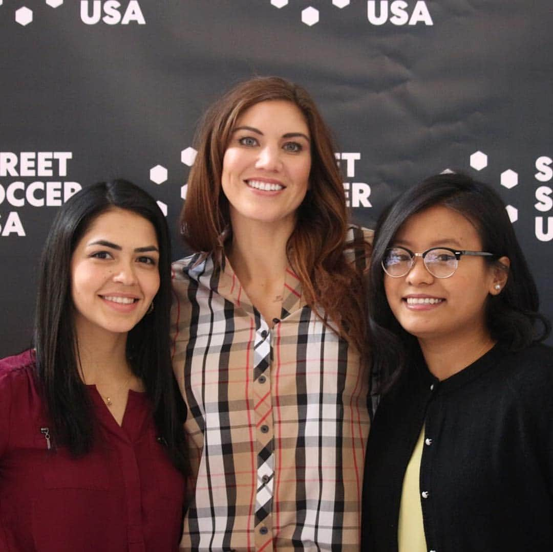 ホープ・ソロさんのインスタグラム写真 - (ホープ・ソロInstagram)「What a memorable day with @streetsoccerusa in a room full of people who care about making change and using the power of the game to transform lives. Proud to be part of your mission and so humbled by all your support in the fight for #equalpay.」3月7日 5時31分 - hopesolo