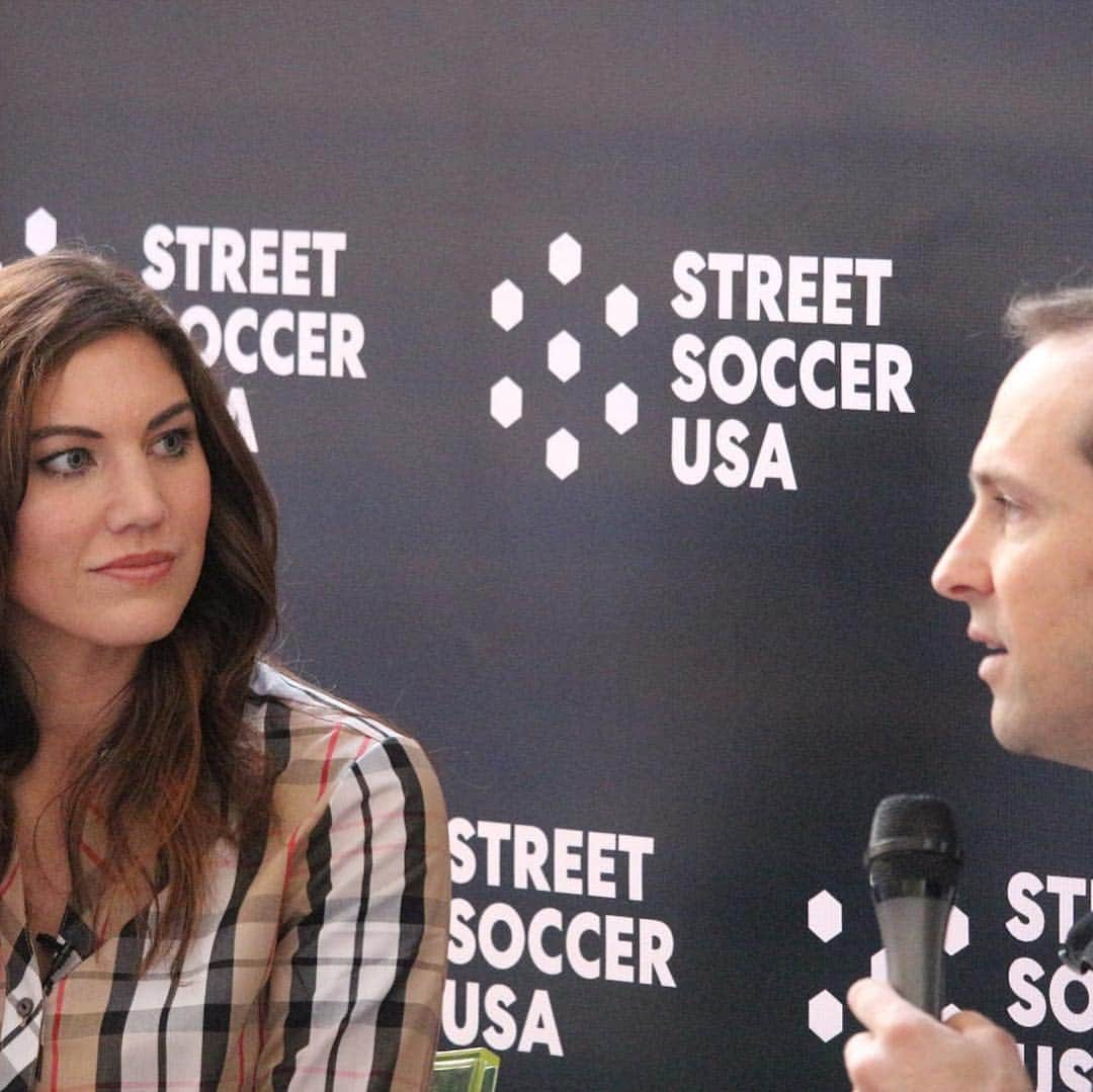 ホープ・ソロさんのインスタグラム写真 - (ホープ・ソロInstagram)「What a memorable day with @streetsoccerusa in a room full of people who care about making change and using the power of the game to transform lives. Proud to be part of your mission and so humbled by all your support in the fight for #equalpay.」3月7日 5時31分 - hopesolo