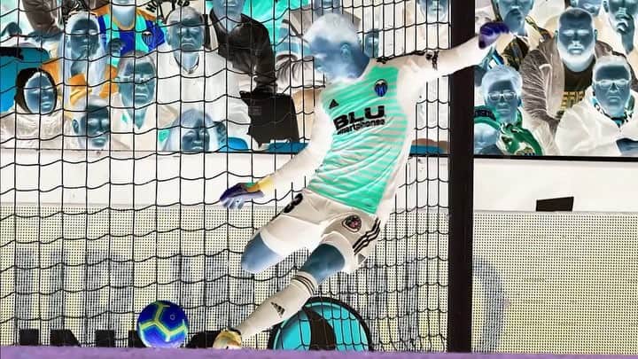 ノルベルト・ムラーラ・ネトのインスタグラム：「🦇 #europaleague #amuntvalencia」