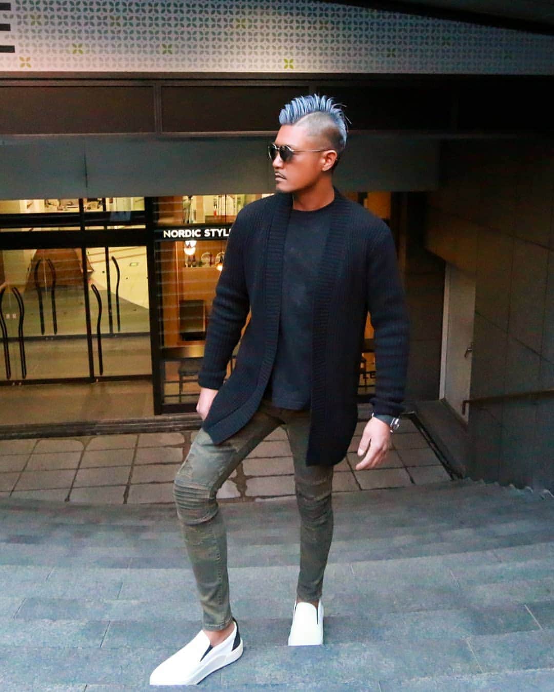 Naoki Kiriiのインスタグラム：「. ootd ブラック カーキ . #ootd」