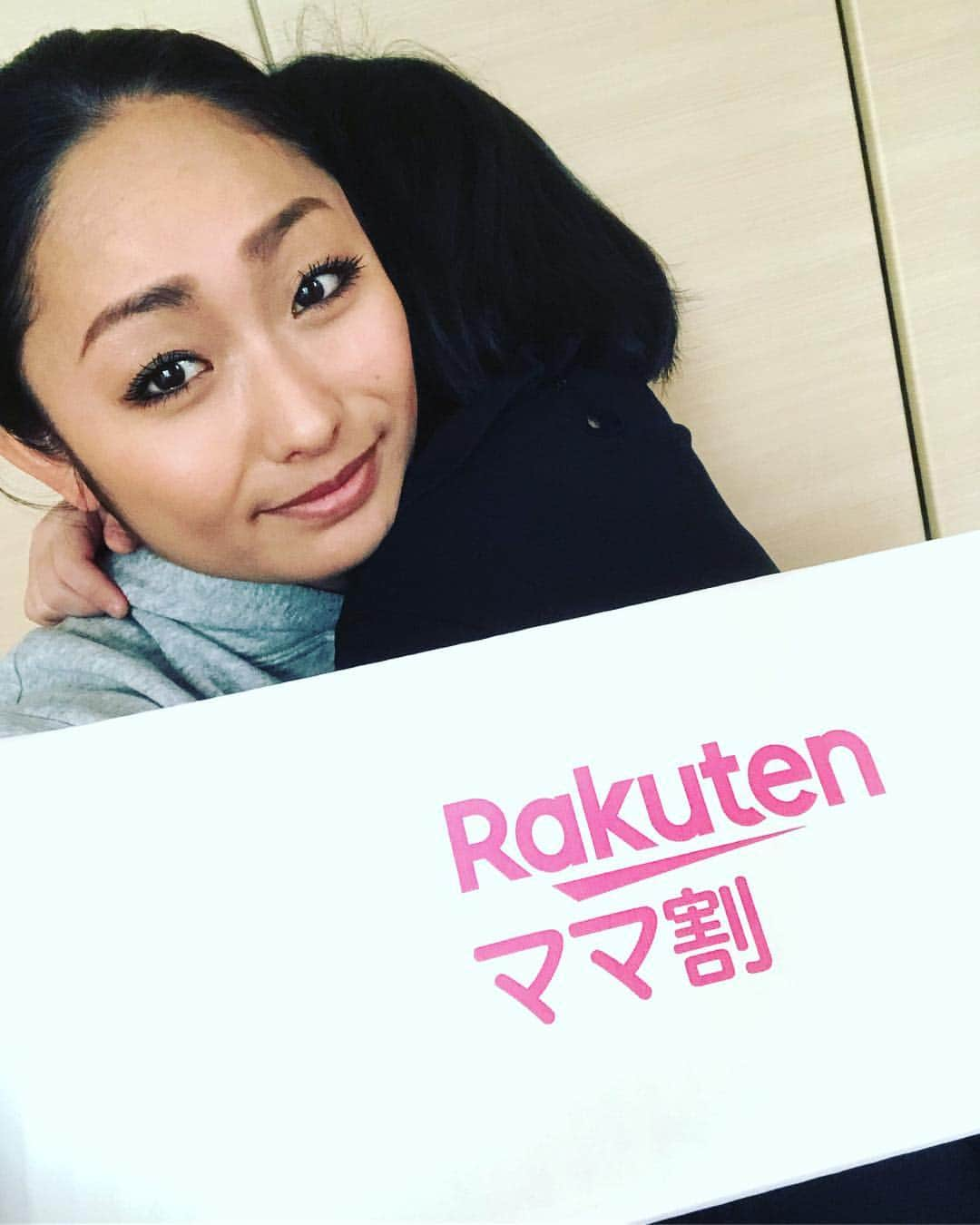 安藤美姫さんのインスタグラム写真 - (安藤美姫Instagram)「今回、楽天「ママ割」から「オーガニック＆ナチュラルボックス」を頂きました😍😍😍 新規にママ割に登録して「サンプルボックススプリングスペシャル」に応募すると1,050名に当たるみたいですよ💪✨✨✨ボックスは3タイプあるようです！ 今回はオーガニックな食材がいっぱい入ったとっても嬉しい＆安心アイテムいっぱいです✨💕💕💕 娘と一緒に楽しみます😌☺️♥️ @rakuten_official のトップにあるリンクから出産予定日かお子様の年齢を入力するだけで簡単に無料登録＆応募出来るので気になる方はやってみてください☺  #楽天 #ママ割 #楽天ママ割 #無料 #サンプルボックス #PR #オーガニックフード #マタニティ #育児グッズ #赤ちゃん #育児 #子育て #こども #子供 #baby #kids」3月7日 18時00分 - miki_m_ando0403