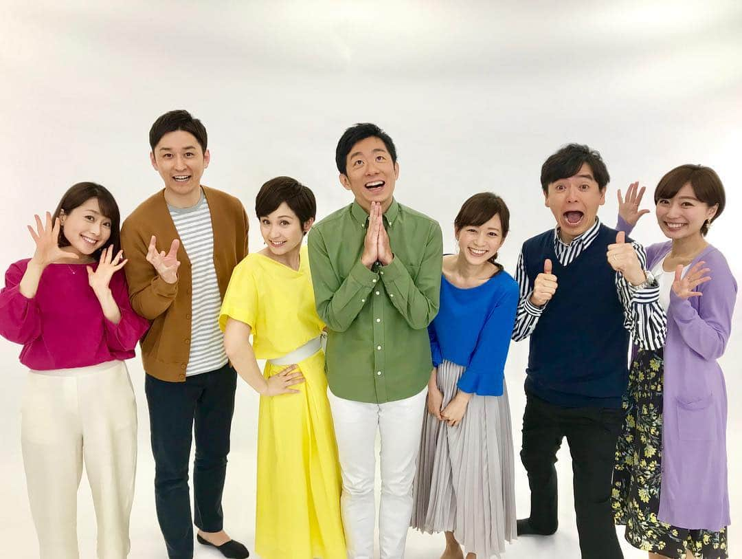 石川愛さんのインスタグラム写真 - (石川愛Instagram)「* 今日はとっても賑やかな撮影がありました！  おそらく近いうちに 皆さんの目に触れることになるはずです！  それにしても 先輩方の表情とポーズの バリエーションがすごい…  #fbsアナウンサー #衣装がレインボー #飛んだり跳ねたり #歌ったりキメたり #とにかくお楽しみに」3月7日 18時17分 - aiishikawa_fbs