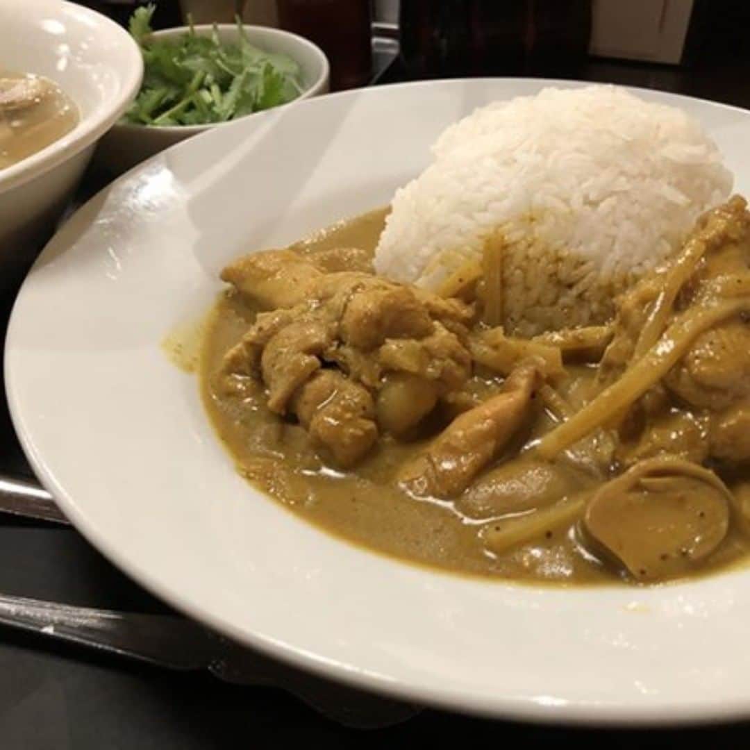のインスタグラム：「こんにちは、東京・汐留のベトナム料理専門店「ベトナムフロッグ」です！ ブログ更新しました！ 「慌ただしい3月、ランチはベトナムフロッグで！」 是非ご来店をお待ちしております。  アジアンテイストを楽しみにきてくださいね♪ ▼詳しくはこちら▼ http://vietnam-frog.co/blog/ ☎電話番号：05073002964  #ベトナム料理 #アジアン #パクチー #タイカレー #女子会 #誕生日 #新橋 #汐留」