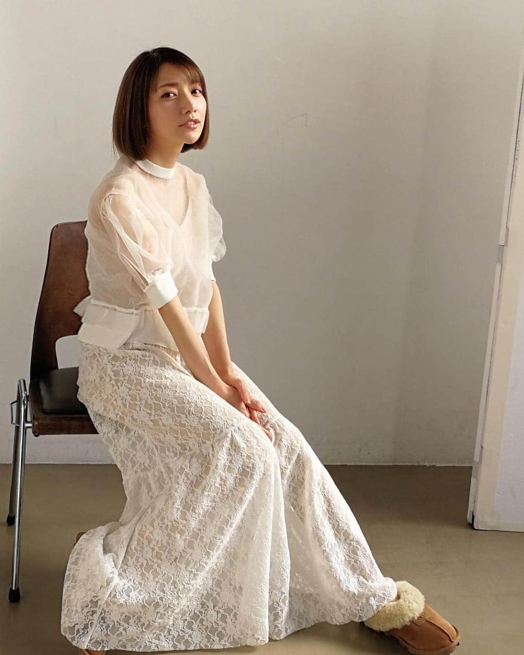 後藤真希さんのインスタグラム写真 - (後藤真希Instagram)「本日発売 #inred ヘア企画に掲載してます✨#ディアボーテhimawari をご紹介。"ひまわりワックス"という髪をまとめる成分、水分と脂質のバランスを整えてくれる成分が入っていて、塗ると毛先まで手触りが滑らかになるのが分かります✨誌面チェックしてみてくださいね〜。 #ディアボーテHIMAWARI  #ゆがみディープリペアマスク #ヘアマスク #髪のゆがみケア #InRed #PR  @inrededitor  #まきふく」3月7日 11時06分 - goto_maki923