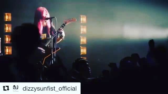 masasucksのインスタグラム：「DIZZYのツアーファイナルDVD‼️ オメ〜🤘🏻🤘🏻🤘🏻 ・ #オレは泣かへん #最速 #最強 #Repost @dizzysunfist_official with @get_repost ・・・ 【 緊 急 映 像 公 開 】 DVD&Blu-ray“DREAMS NEVER END DX” トレーラー映像を緊急大公開‼︎ *** YouTubeにて全編視聴可能‼ 【  Dizzy Sunfist  DREAMS NEVER ENDDX 】で検索‼︎ 必聴‼︎ 必見‼︎ *** #DizzySunfist #ドリネバDX」
