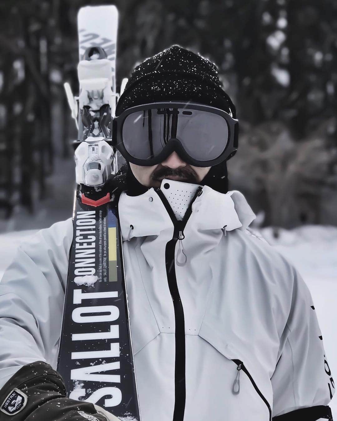 田村幸士のインスタグラム：「. 寒いのが苦手な人にとってはこれからがスノーライフ本番！ 大雪や吹雪が減り、晴天の中で滑ったり遊んだり最高の時期となりました👍 . . . . @sallot_ski  @goldwin_jp @emusijapan  #kojiski #snowdiver #sallot #goldwinski #emusi #loveskiing #skimountaineerning #skiingislife #skiinglife #skiingtime #skiingtrip #thisisskiing #powdertothepeople #skimagazine #theskijournal #japow #skiing #skifashion #skijapan #skilife #サロット #私をスキーに連れてって #ゴールドウイン #エムシ #みなかみ #スキー #ノルンみなかみ #天神平 #奥利根スノーパーク #ホワイトバレー」