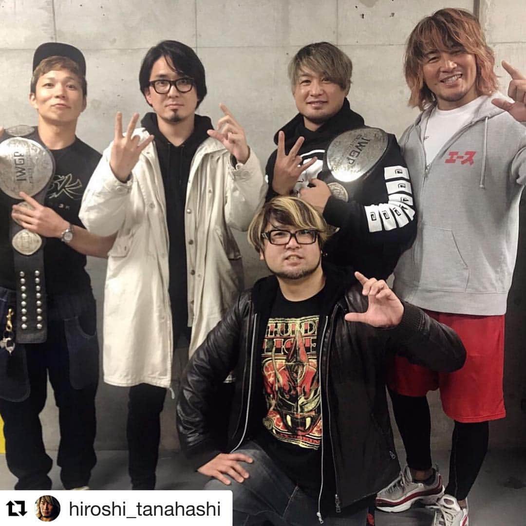 のインスタグラム：「#Repost @hiroshi_tanahashi ・・・ #YOH FURUKAWAさん 堀くん #SHO と。 #大田区総合体育館 両手で #roppongi3k と棚橋のポーズをしてくれるFURUKAWAさんのお人柄たるや( ；∀；)♪」