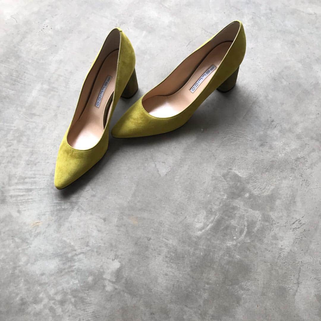 marie_8203のインスタグラム：「yellow×green  どちらもちょっとくすんだカラーで私好み♡  #ちょこっと見える太ヒールがグリーン💚 #久しぶりなのに懲りずに靴のpost‥」