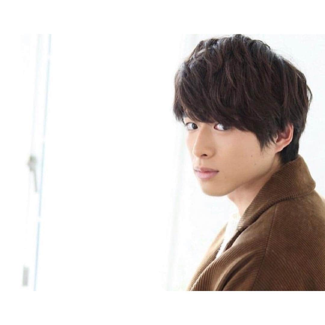 白洲迅さんのインスタグラム写真 - (白洲迅Instagram)「「BOYS ぴあ Selection いまイチバン会いたい!第6回」取材していただきましたー🤓 ーーーーー ★ぴあ（アプリ版） 「BOYS ぴあ Selection いまイチバン会いたい!第6回」 ※スマートフォンアプリにてご覧ください。 PAR1 https://www.p.pia.jp/shared/cnt-s/cnt-s-11-02_2_5edb997f-1550-4d4d-b003-3a73c7470cd3.html  PART2 https://www.p.pia.jp/shared/cnt-s/cnt-s-11-03_3_6d5744fc-dfa7-43fd-b07d-8c99ee4b50ab.html」3月7日 19時02分 - jin_shirasu_official