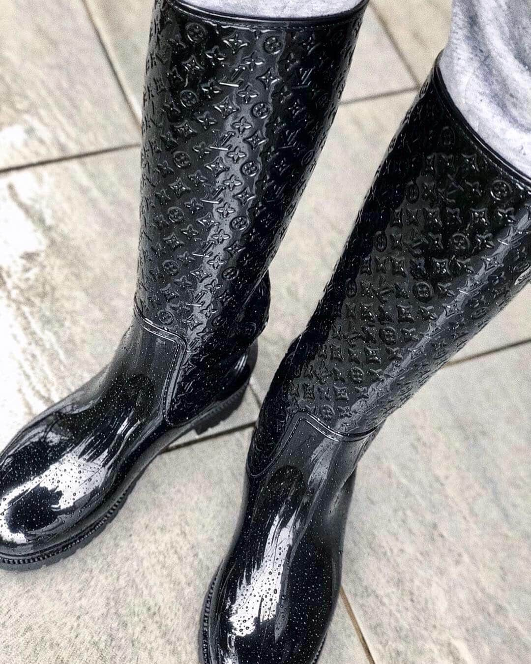 菅又菜摘（ナツ）さんのインスタグラム写真 - (菅又菜摘（ナツ）Instagram)「☔️🌈 This rain boots makes me happy even on rainy days🌧 雨の日でも気分上がる長靴🐌💕 #happy #rainyday #rainy #code #ootd #outfit #fashion #street  #louisvuitton #rainboots #lvboots #kogenatsu #焦げNATSU #こげなつ」3月7日 14時48分 - kogenatsu920