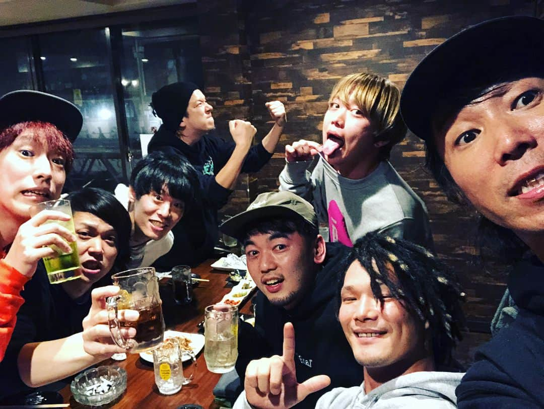 難波章浩さんのインスタグラム写真 - (難波章浩Instagram)「NAMBA69/04 Limited Sazabys  live at Osaka Umeda Club Quattro 2019.3.6 対バンしてくれたフォーリミもカッコ良かったし、GENちゃんとも打ち上げでもっと仲良くなれて嬉しいの❣️新曲の反応もめちゃいいんだけどあんなに新曲で暴れるかよって？？www とにかくフロアーが真剣に狂ってて最高にアガリました！！！！ 来てくれた皆さん、対バンしてくれたフォーリミには本当感謝してます、絶対また会いましょう☆ 完全にパンクロックは大阪の夜を突き抜けたね！！！！！ photo by @yasumasahanda」3月7日 15時06分 - akihironamba