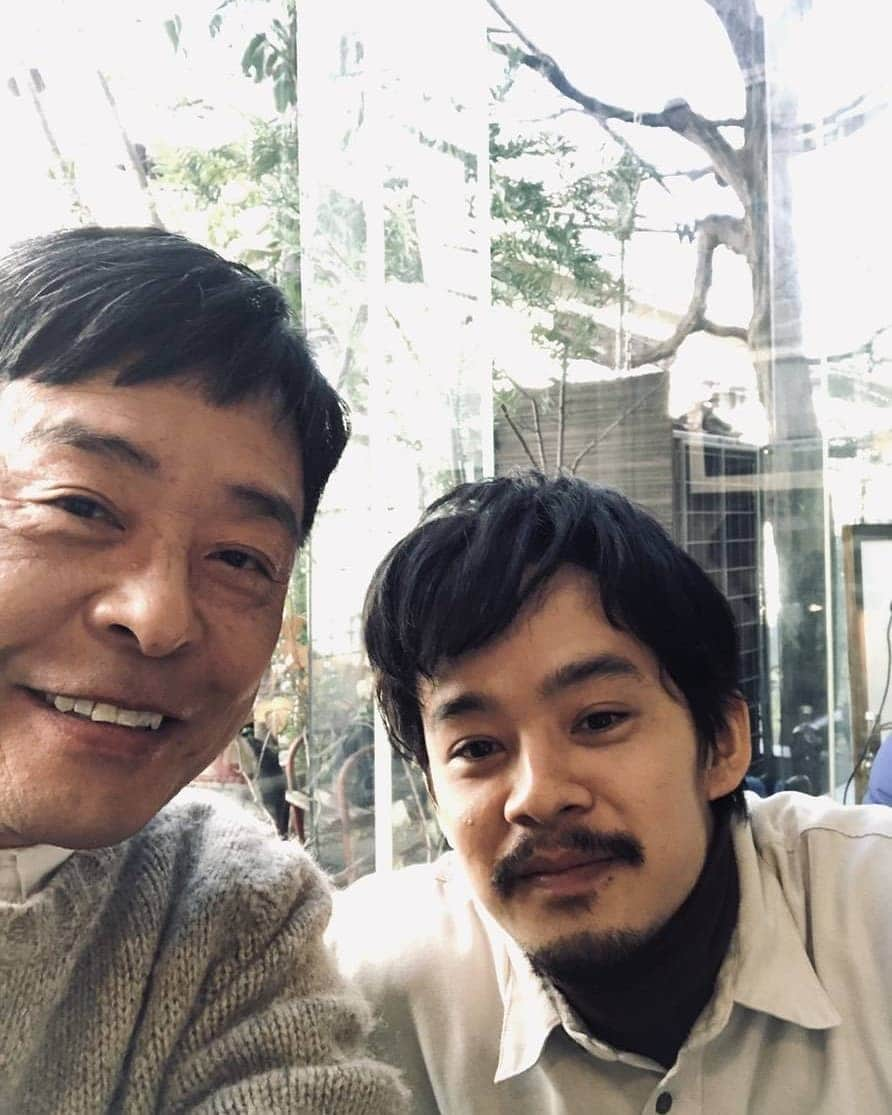 光石研さんのインスタグラム写真 - (光石研Instagram)「本日25時からは「デザイナー  渋井直人の休日」第8話のOAになります‼️ 今夜の渋井さんは、ピータードッグ店長と昔馴染みのカメラマン・得部のもとに行くのですが…🐈爆笑必須の回です😂  写真はピータードッグ店長の#池松壮亮 さん、カメラマン得部役の#杉本哲太 さん、ニャオコ役の#三浦透子 さんと📷✴ #デザイナー渋井直人の休日 #渋井直人の休日  #渋井さんの自撮りシリーズ #今宵は愛について考えます #そんな中やっとカモメちゃん登場 【by staff】」3月7日 14時50分 - kenmitsuishi_official