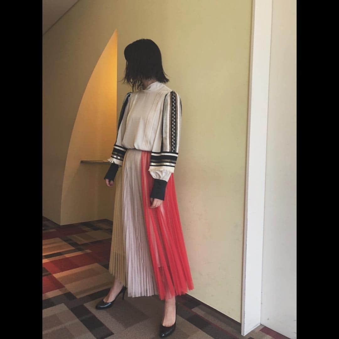 上白石萌歌さんのインスタグラム写真 - (上白石萌歌Instagram)「本日19:00～19:56の 「THE突破ファイル」に出演させていただきます！ 2度目の突破ファイルでした。楽しかったーー 是非ご覧ください！ 衣装のスカートが可愛かったです。👗タグ付けみてね #the突破ファイル」3月7日 15時01分 - moka____k