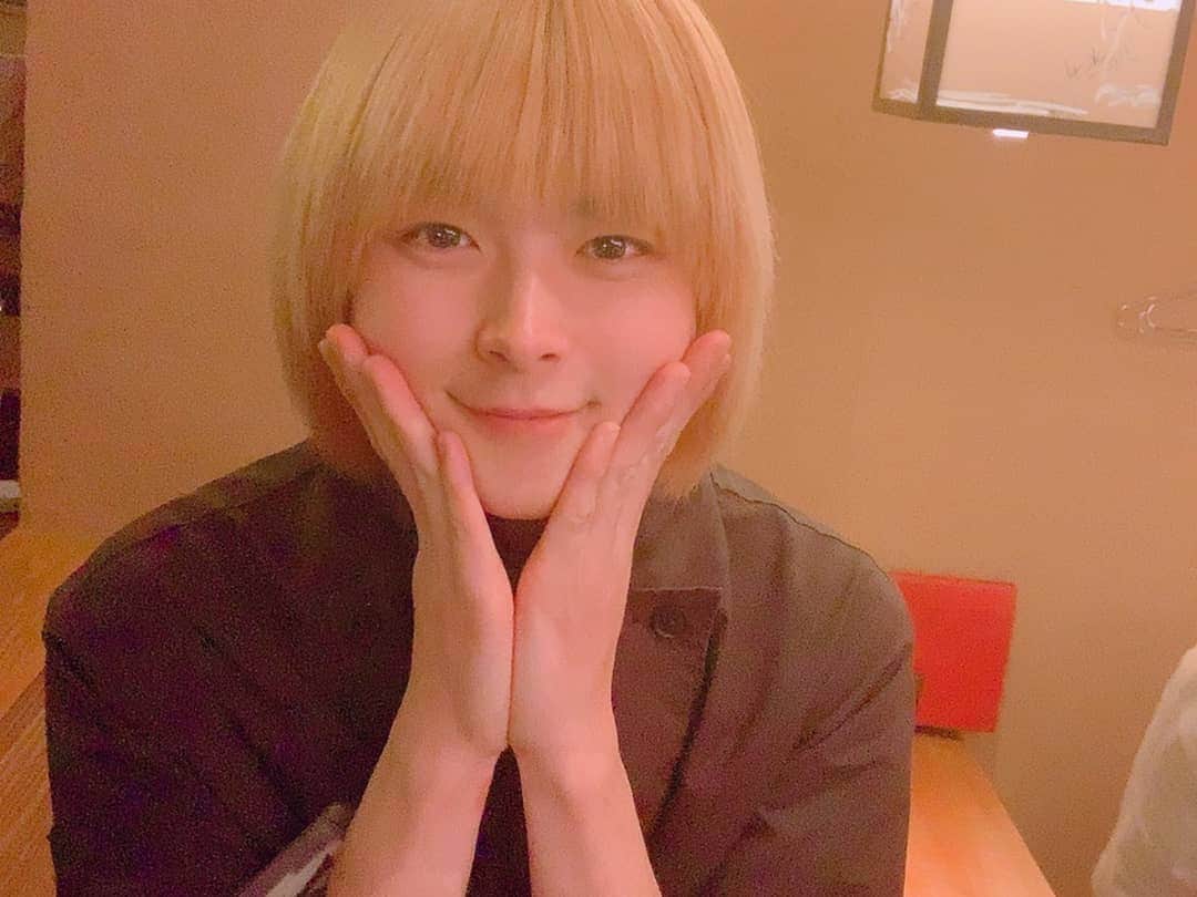 小林私のインスタグラム：「我楽多家 卒業式  小林の圧倒的可愛さ 立川店の顔面偏差値の高さ  それだけ ただそれだけ... #soredake #1枚目は卒業式とは関係のないただ可愛いだけの写真」