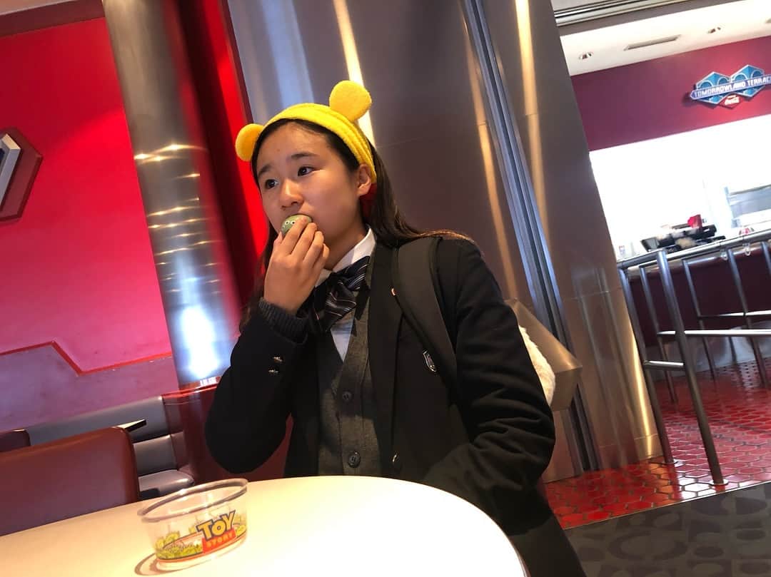 のインスタグラム：「Rin KANETO Photo book at Disney🐭🏰♥️lol ・ ・ #tokyodisneyland #tdl #卒業遠足  #poohbear #lotso #monstersinc  #rainy」