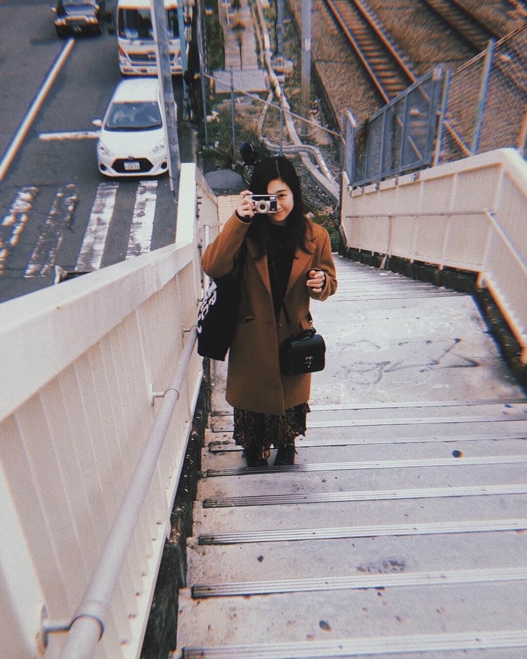 のインスタグラム：「. . カメラを持ってお散歩しました。 撮る練習。写る練習。たのし。 . #カメラ #フィルム #写真 #被写体 #camera #film #portrait #photography #名倉七海 .」