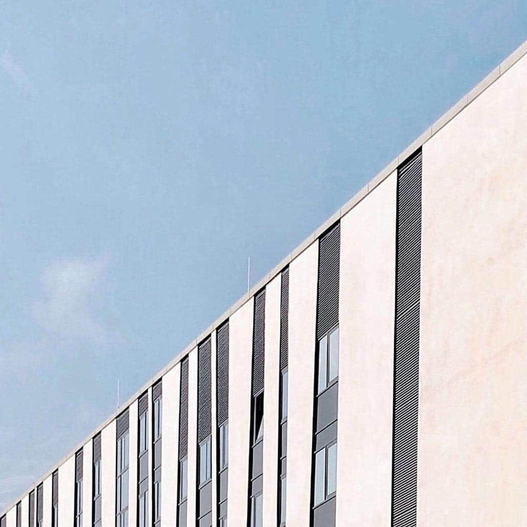 appleさんのインスタグラム写真 - (appleInstagram)「“With architecture, I’m looking for something unusual: a strange detail, a beautiful patina, sharp geometry, or maybe it’s just a forgotten house.” Check out Stories for more. #ShotoniPhone by András W. @weisz」3月8日 2時51分 - apple