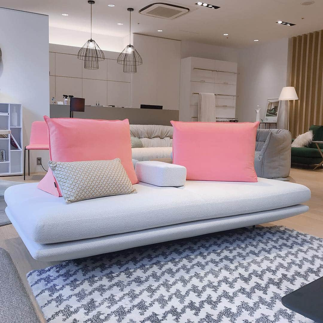 ligne roset shopのインスタグラム