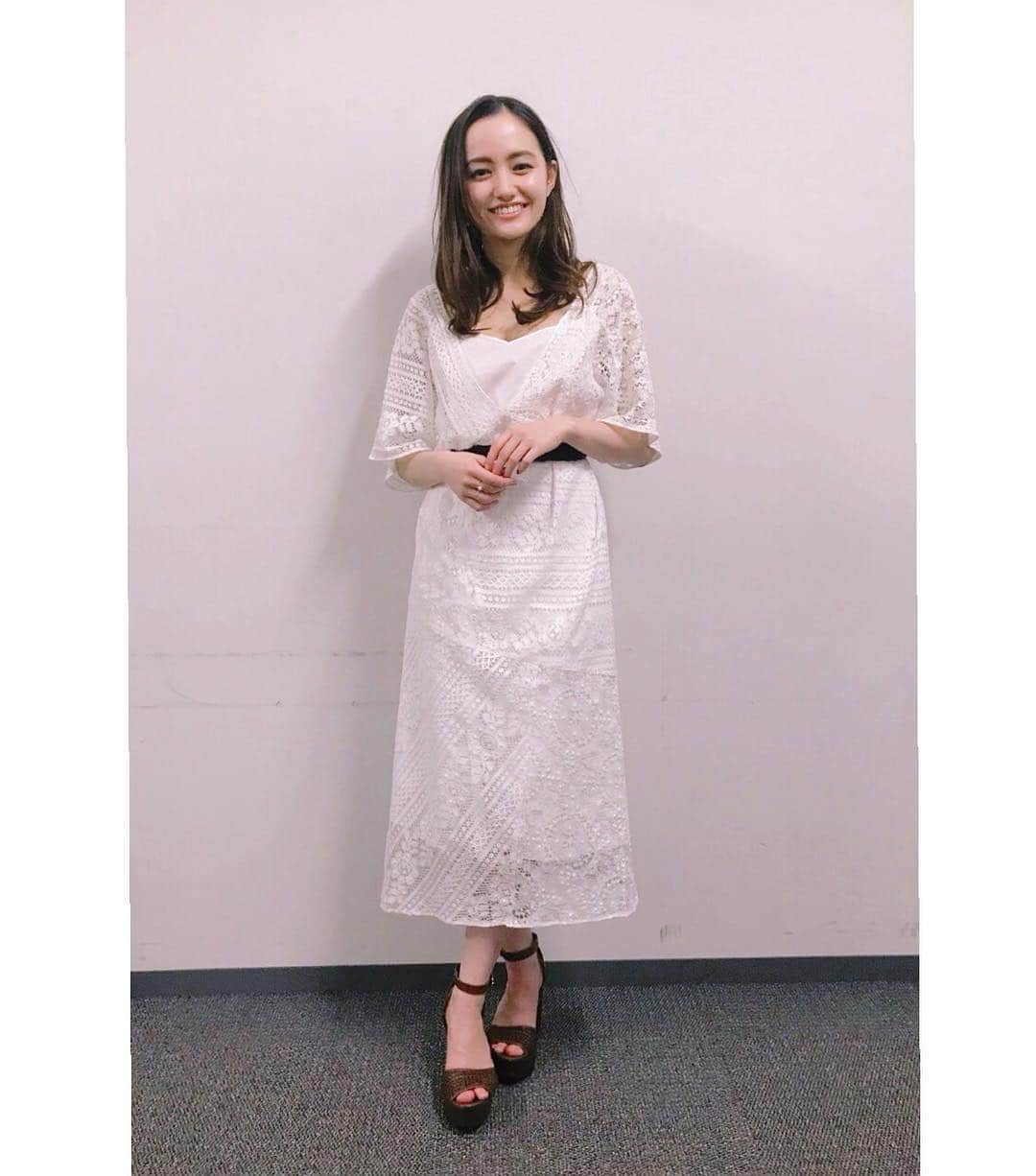 アヤカ・ウィルソンさんのインスタグラム写真 - (アヤカ・ウィルソンInstagram)「. ❤️「響-HIBIKI-」Blu-ray & DVD 発売記念イベント衣装❤️ . ＊白のワンピース muller of yoshio kubo ミュラーオブヨシオクボ @mullerofyoshiokubo_official . ＊ピアス、イヤカフ、ネックレス carat a カラットアー @carat_a . ＊ブレスレット CHERRY BROWN チェリーブラウン @cherrybrown2006 . 今回響の舞台挨拶衣装で2回お世話になりました、スタイリストの青木千加子さんにまたお願いしました！いつも安定感のある１着を選んでいただきありがとうございます😂💕💕 . @chikako_aoki  #アヤカウィルソン #ayakawilson」3月7日 19時12分 - ayakawilson_official