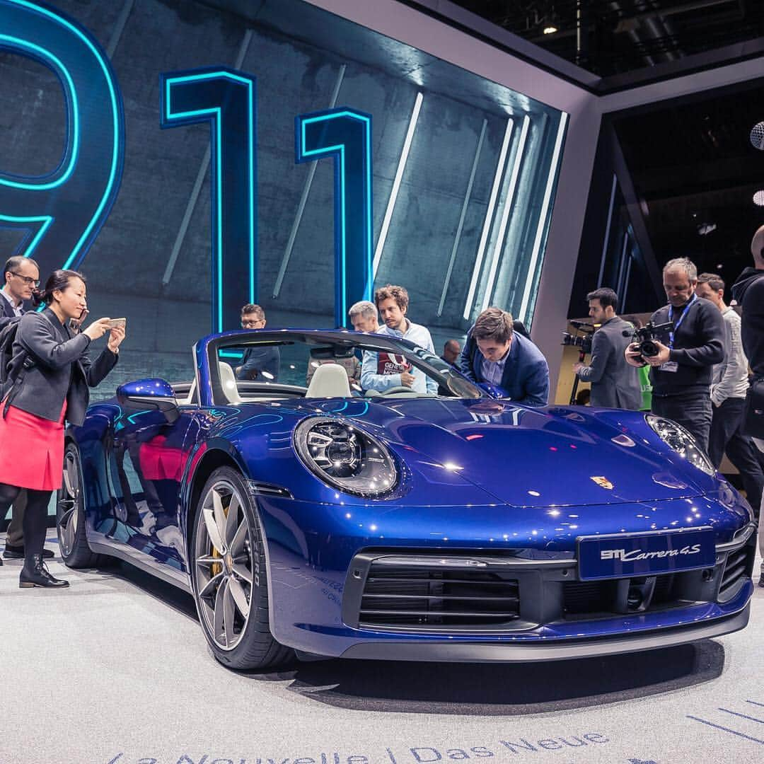 Porscheさんのインスタグラム写真 - (PorscheInstagram)「For those of you that can't make it to this year's Geneva International Motor Show, here is a peek of our superb stand @gimsswiss Among other great cars, we have on display the new 911 Carrera Cabriolet, the new 718 T models and the new Macan S. #Porsche #GimsSwiss #NewPorsche911 #TimelessMachine #718 #Macan  __  Combined fuel consumption in accordance with EU 6: 911 Carrera S Cabriolet: 9.1 l/100 km, CO2 emissions: 208 g/km; 718 T models: 8,2-7,9 l/100 km, CO2 emissions: 187-180 g/km; Macan S: 8,9 l/100 km; CO2 emissions: 204 g/km; 911 Carrera 4S Cabriolet: 9,0 l/100 km, CO2 emissions: 207 g/km」3月7日 21時34分 - porsche