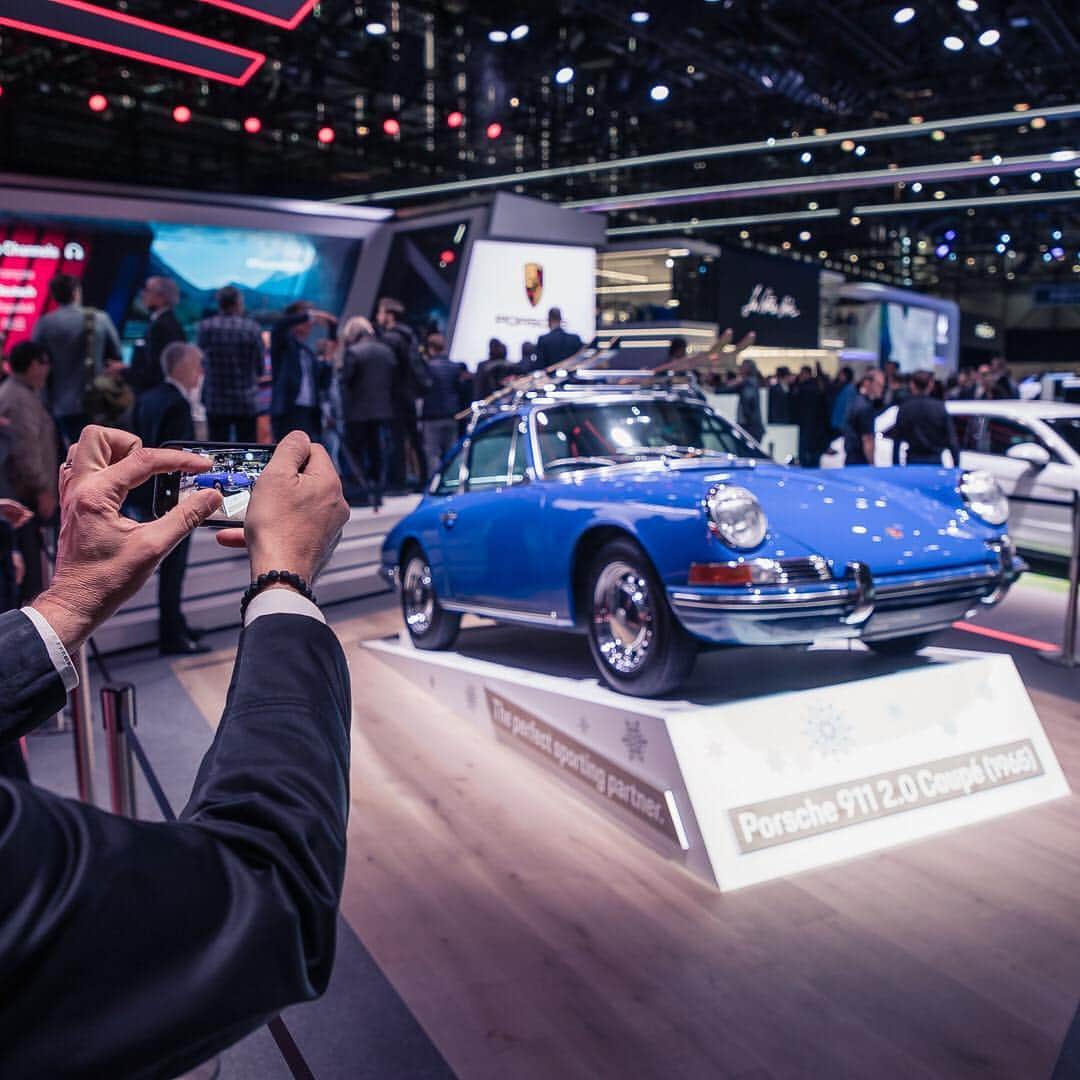 Porscheさんのインスタグラム写真 - (PorscheInstagram)「For those of you that can't make it to this year's Geneva International Motor Show, here is a peek of our superb stand @gimsswiss Among other great cars, we have on display the new 911 Carrera Cabriolet, the new 718 T models and the new Macan S. #Porsche #GimsSwiss #NewPorsche911 #TimelessMachine #718 #Macan  __  Combined fuel consumption in accordance with EU 6: 911 Carrera S Cabriolet: 9.1 l/100 km, CO2 emissions: 208 g/km; 718 T models: 8,2-7,9 l/100 km, CO2 emissions: 187-180 g/km; Macan S: 8,9 l/100 km; CO2 emissions: 204 g/km; 911 Carrera 4S Cabriolet: 9,0 l/100 km, CO2 emissions: 207 g/km」3月7日 21時34分 - porsche