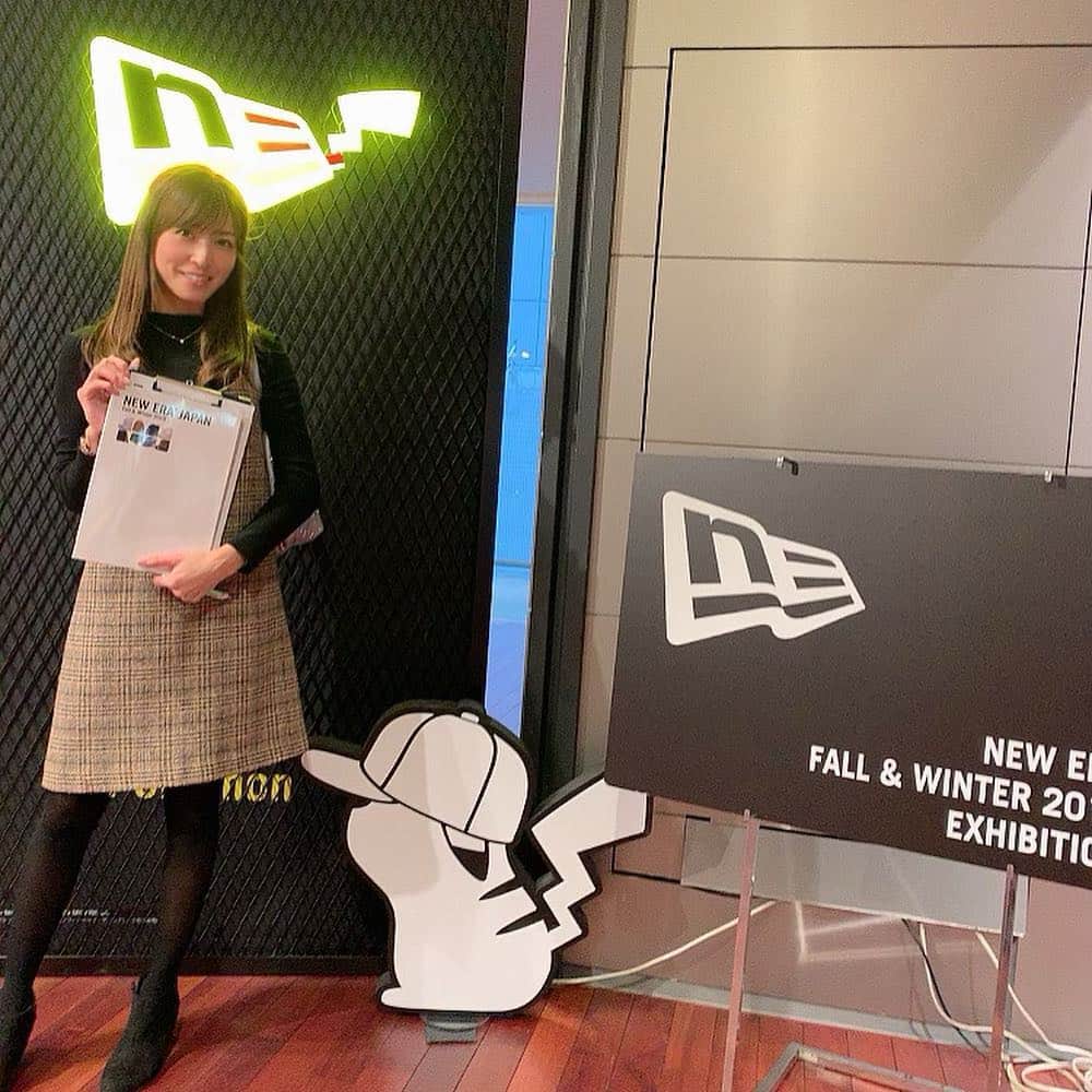 のインスタグラム：「. NEWERAの展示会に行ってきました🧢💛 . NEWERAのキャップかっこ良い！♡ ゴルフでも被っている人多いよね😃 . ユニセックスよりも少し小さめのレディースラインも出ていて、かっこかわいいキャップとサンバイザーがたくさんあって目移り😍💓✨ . . メンズのゴルフウェアもかっこ良くて、レディースウェアも出てほしいなぁなんて思いました😍 . . ピカチュウとコラボ商品も可愛かった^ ^⚡️ . . . #newera #newerajapan #neweracap #golffashion #ニューエラ #ゴルフ #ニューエラゴルフ #ゴルフ女子  #なつきちゃんありがとう  #同い年ゴルファー」