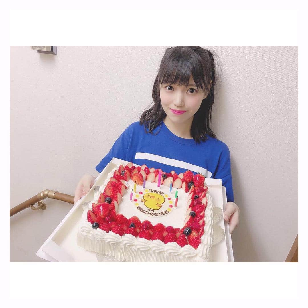 岩田陽菜さんのインスタグラム写真 - (岩田陽菜Instagram)「#生誕祭 終わりました〜〜！！！☺️☺️💕💕﻿ ﻿ 改めてメンバー、関係者の皆様、家族、そしてファンの皆さんに感謝の気持ちがすごく溢れました！！！！！！🥺💕💕﻿ ﻿ 16歳もいっぱいいっぱいアイドル頑張ります！！！！！！﻿ ﻿ 大大大好きなそ〜〜💓💓﻿ ﻿ #STU48 #岩田陽菜 ﻿ #ケーキ #ひよこ 🐥﻿ ﻿ #アイドル #になって良かった ✨﻿ ﻿」3月7日 22時44分 - hina_naso_stu48