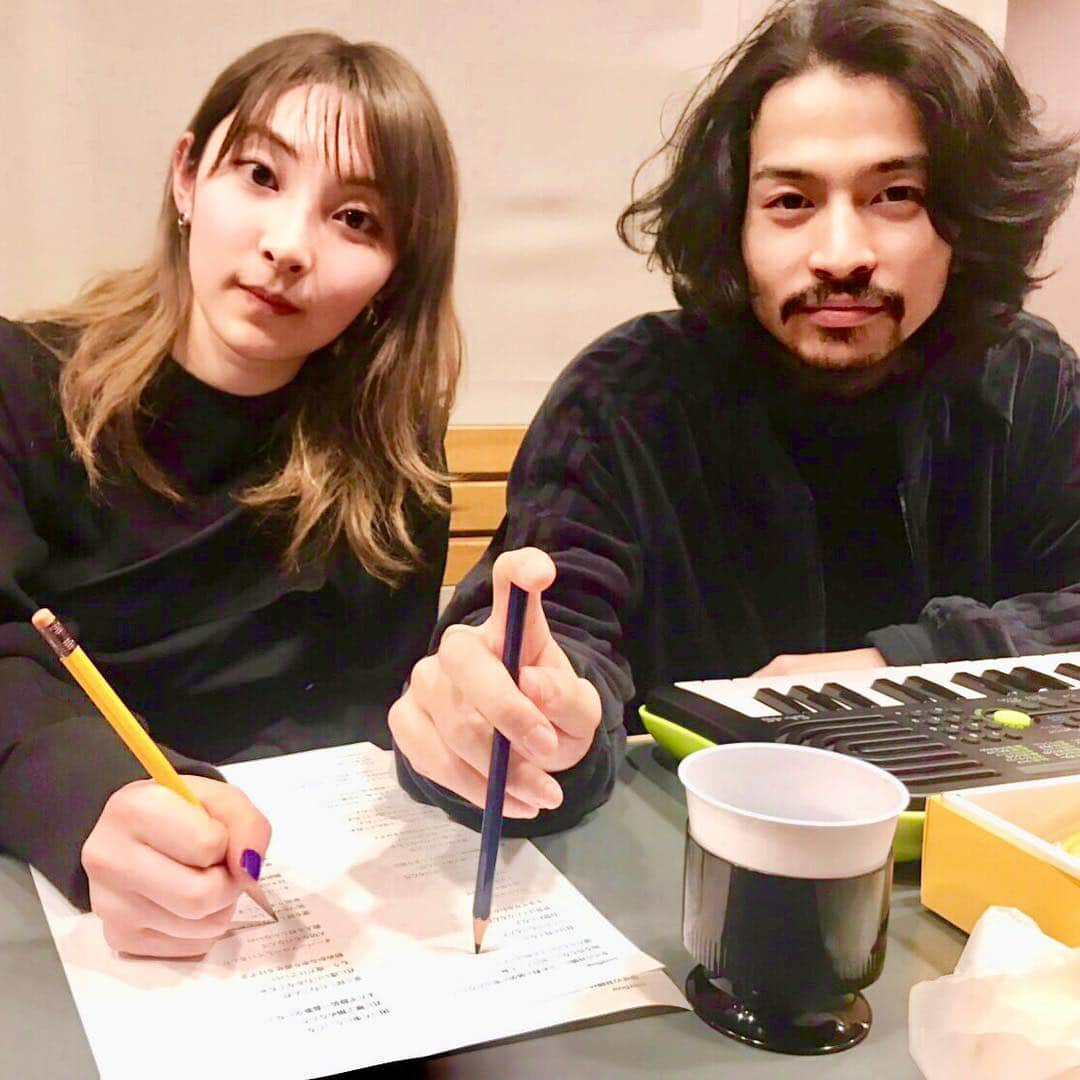 家入レオさんのインスタグラム写真 - (家入レオInstagram)「New Album 「DUO」に収録の「overflow」  King Gnuの常田さんが作ってくれました。 音楽人生楽しくなる一方です。  #kinggnu #常田大希」3月7日 22時56分 - leoieiri