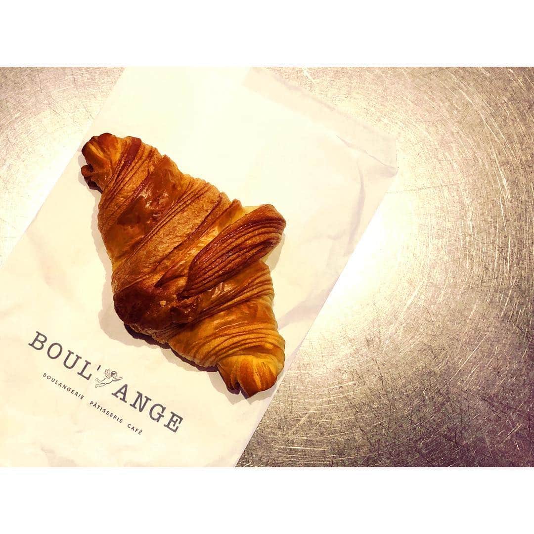 木南晴夏さんのインスタグラム写真 - (木南晴夏Instagram)「帰国しても、パン 日本のパンも 本当に美味しいところばかり 本場フランスに負けてません #🥐」3月8日 0時11分 - kinamitopan