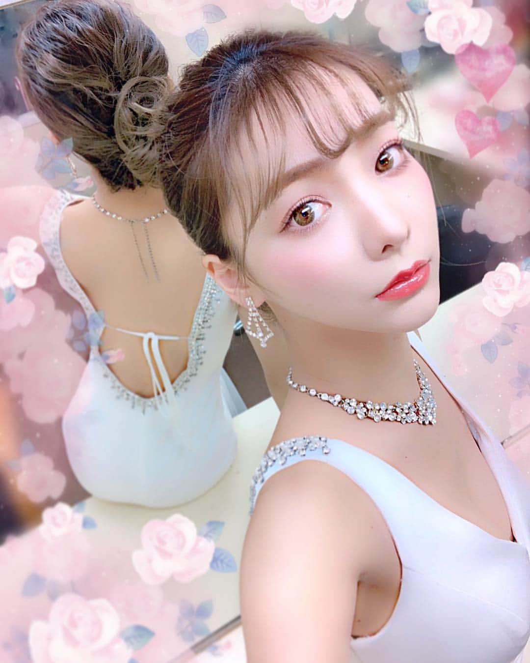 LISA minemuraさんのインスタグラム写真 - (LISA minemuraInstagram)「🌹 背中丸見えロングドレス👼💕💕💕 前はわりとシンプル💋 ロングドレスはスリット入りが好き💓✨ 🌹#ロングドレス #셀스타그램 #얼스타그램 #카메라 #촬영 #ヘアカラー  #ヘアスタイル #アッシュベージュ  #ベージュブラウン #エクステ #カラコン  #メイク #ドレス #キャバドレス #ナイトドレス #キャバ嬢 #キャバクラ  #長野 #長野市 #権堂 #ドレスショップ #りーみ」3月8日 2時13分 - lisa.minemura