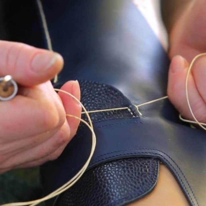 のインスタグラム：「Step 3 | Apron Hand Stitching  The brilliance of many of our loafers & shoes is revealed in their simplicity. Understated yet impossible to ignore, the shoes will draw an admiring glance.  Our beautifully hand-stitched apron accents the work of our artisans. It is totally made by hand with a natural thread – never totally even – natural colored or tone in tone, showing the work of the human hand.  When placing your MTO shoe always consider, that the same pattern with a machine sewn apron can look totally different.  #mysaintcrispins #handweltedshoes #saintcrispins #handwelted #forgentlemenonly #forthediscerningfew #shoeproduction #shoeporn #handstitchedapron #apronstitching」