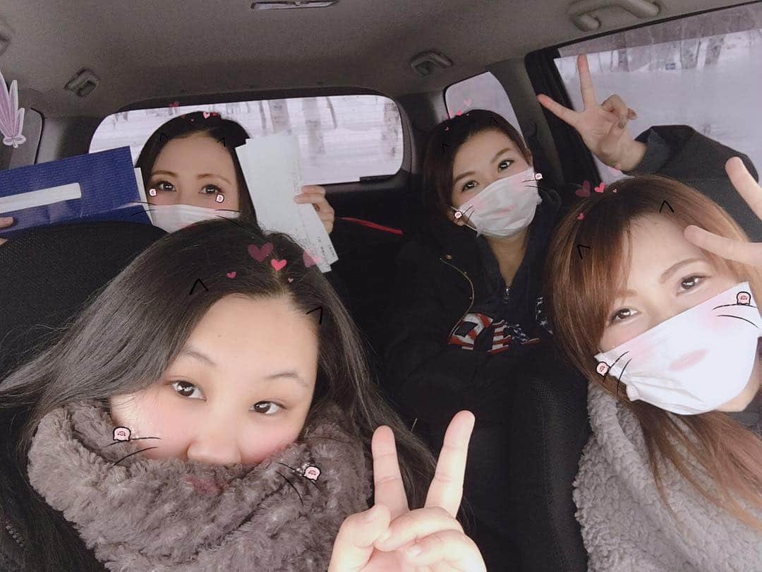 まあみさんのインスタグラム写真 - (まあみInstagram)「地元メンバーで平成最後のお泊まりスノボ❄☃🌨 終始腹筋崩壊するくらい笑ってた😂💓楽しすぎー！ そして数年間ありがとうピンクウェアちゃん🥺💓 次は黒系か青系買おっと🧞‍♂️🖤💙 #スノボ#平成最後#スノボ女子#雪 ❄2日目は雪固め😂 滑れないからやめようじゃなくて滑れるまで何度もやるタイプ🙋‍♀️❄」3月8日 12時39分 - maami_1125